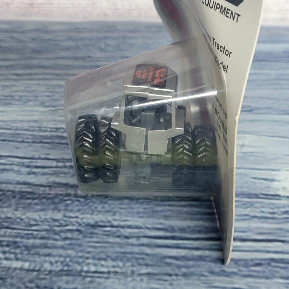 Vtg 1987 Scale Models WFE 1/64 scale White 185 field boss rear Duals silver - Picture 8 of 10